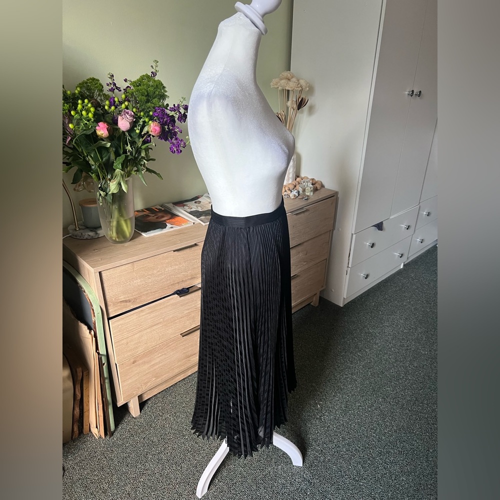 CLUB MONACO Black Pleated Flare Circle Modest Midi Knee-Length Shiny Skirt Sz XS - Picture 5 of 16